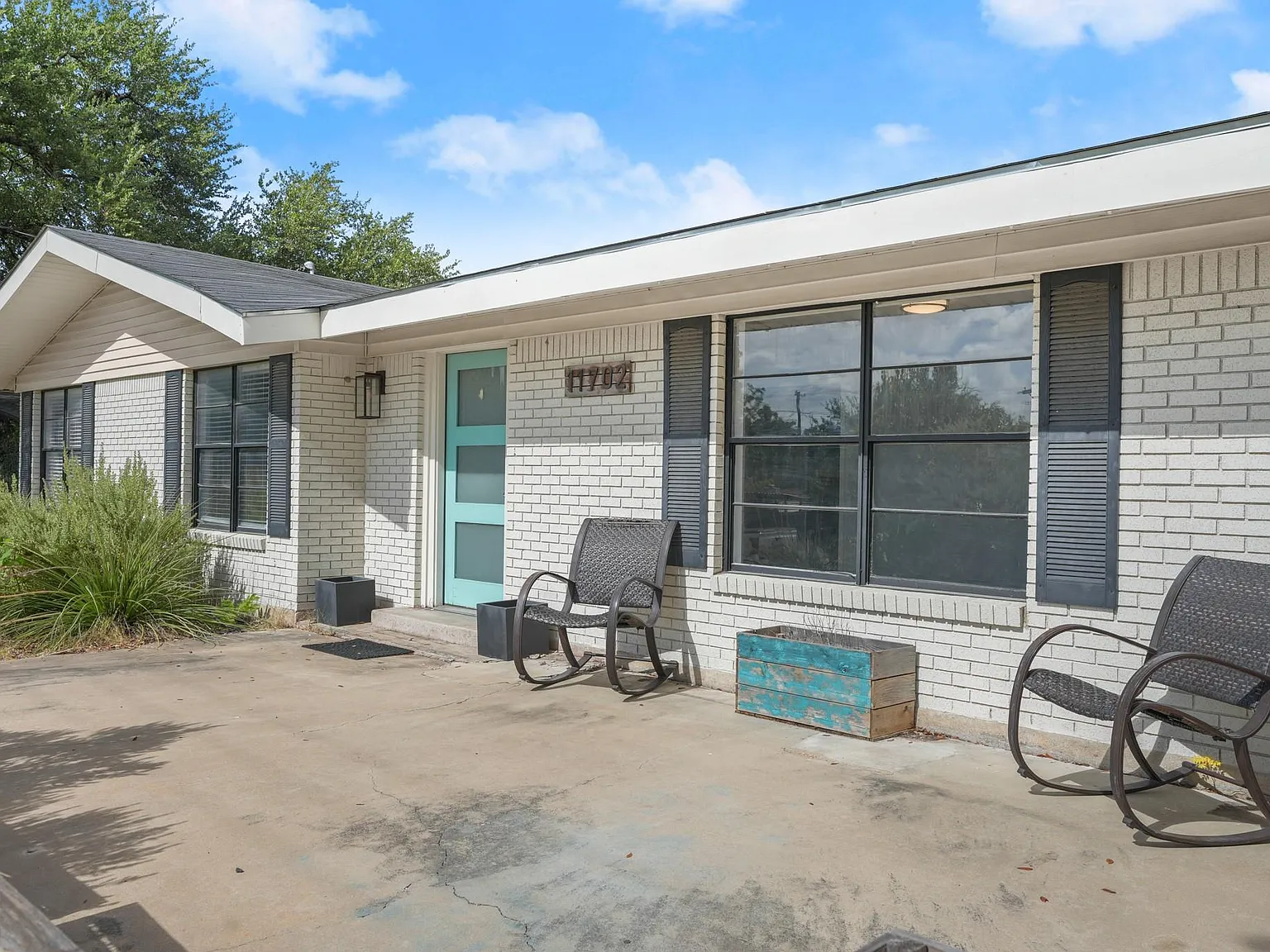 3 bed, 2.0 bath, 1615 sqft, $2,295 — Photo 2