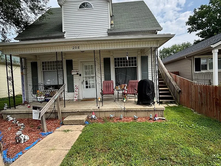208 Town St — Photo 1