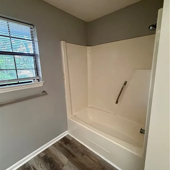 98 Hidden Lake Ct — Photo 11