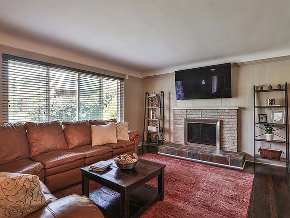 3rd image of 4360 Yakima Ct
