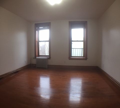 3rd image of 526 6th Ave #C3