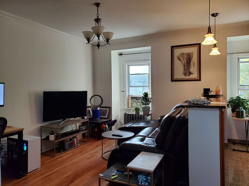 1st image of 2161 28th St #3