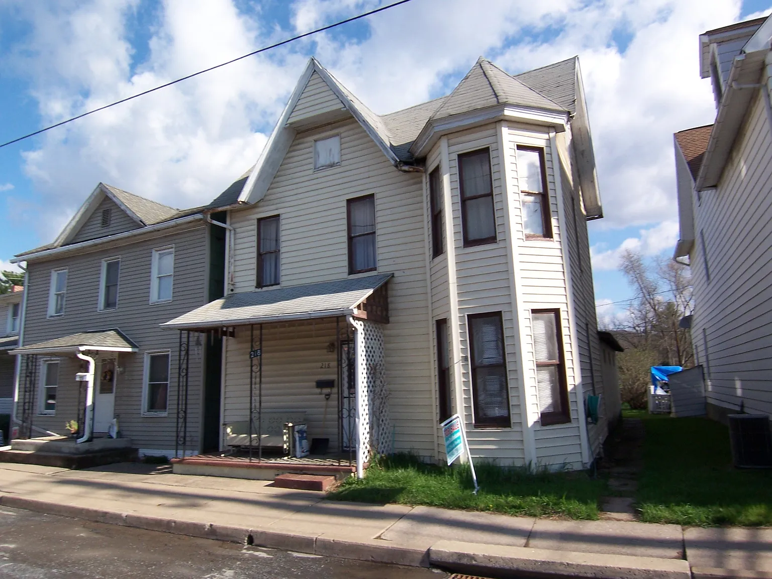 218 Seminary St photo 1