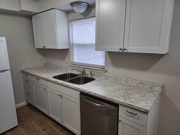 5th image of 3398 Dresden St