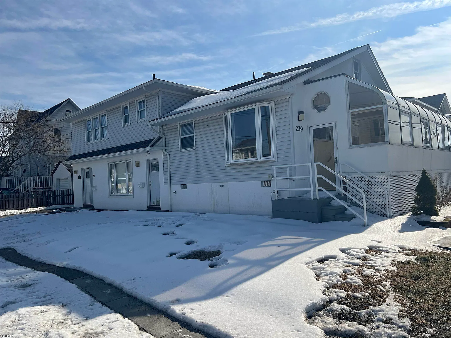 239 N Derby Ave photo 1