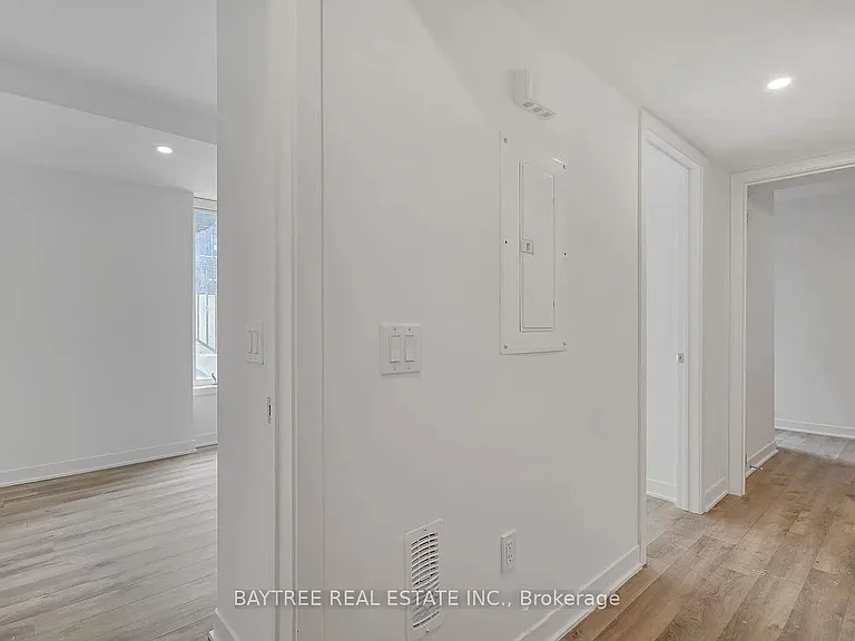 30 Ed Clark Gdns #Townhouse 4 — Photo 12