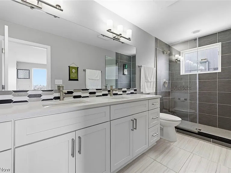 402 Jefferson Ave — Photo 24