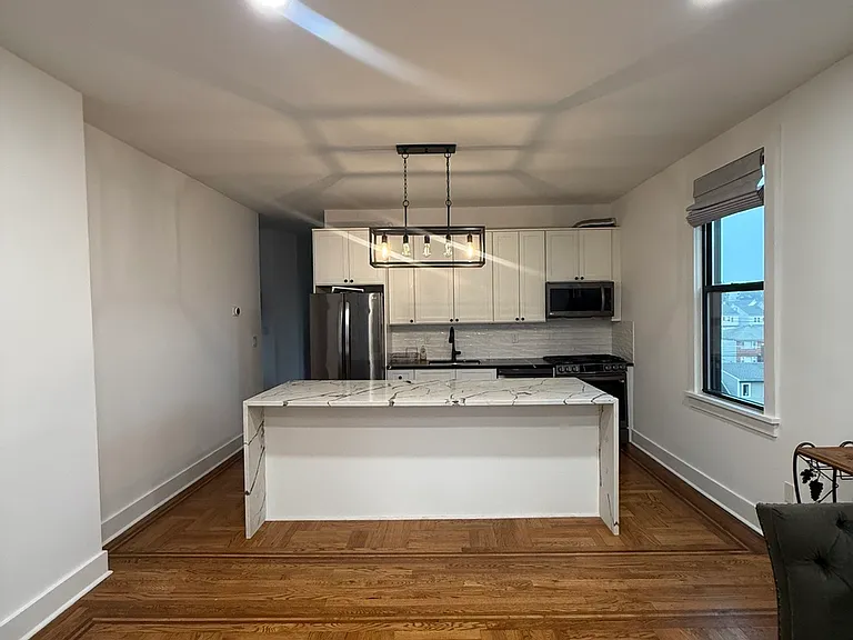 Sterling Ave — Photo 16