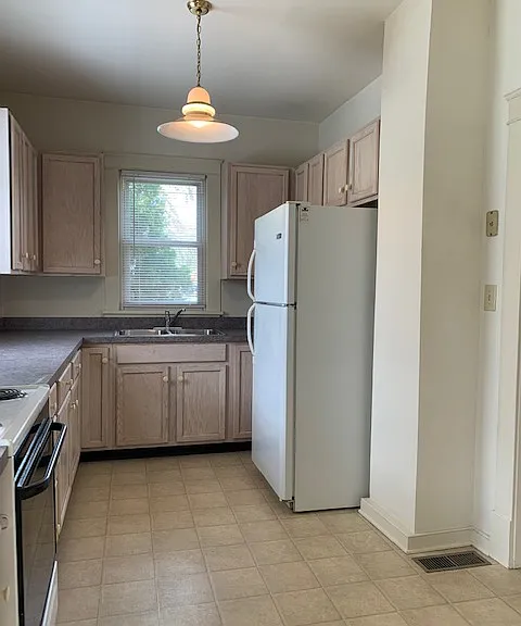 218 Claiborne Ave — Photo 5