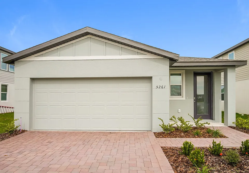 5261 Luke Hammock St