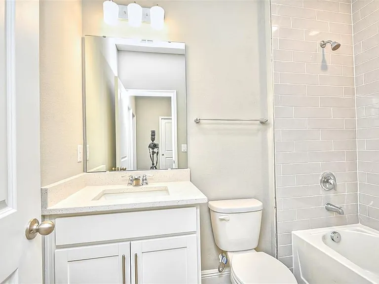 6427 Cyrils Dr — Photo 19