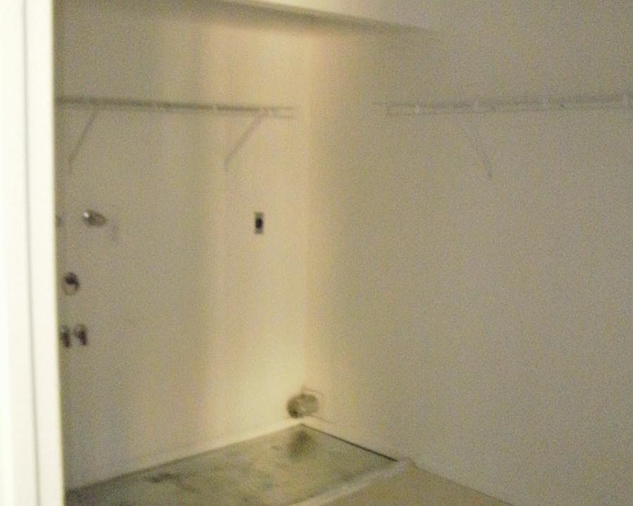 Washer / Dryer Hookups