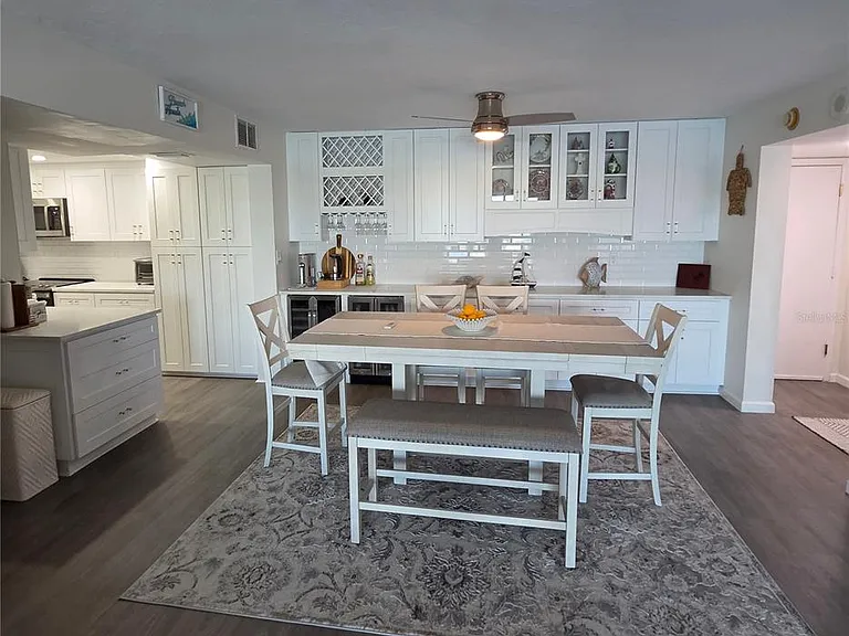 400 64th Ave #405 — Photo 9