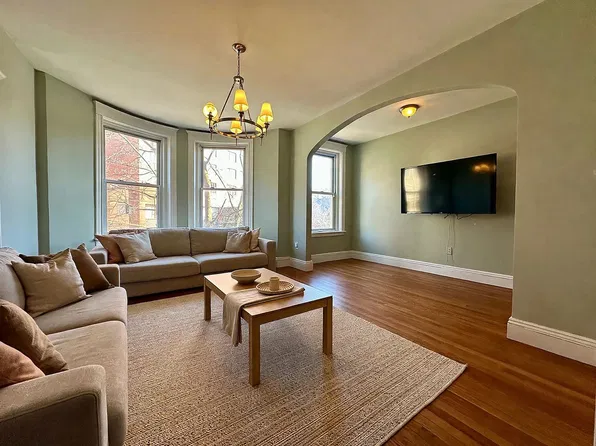 180 Saint Paul St #11, Brookline, MA 02446