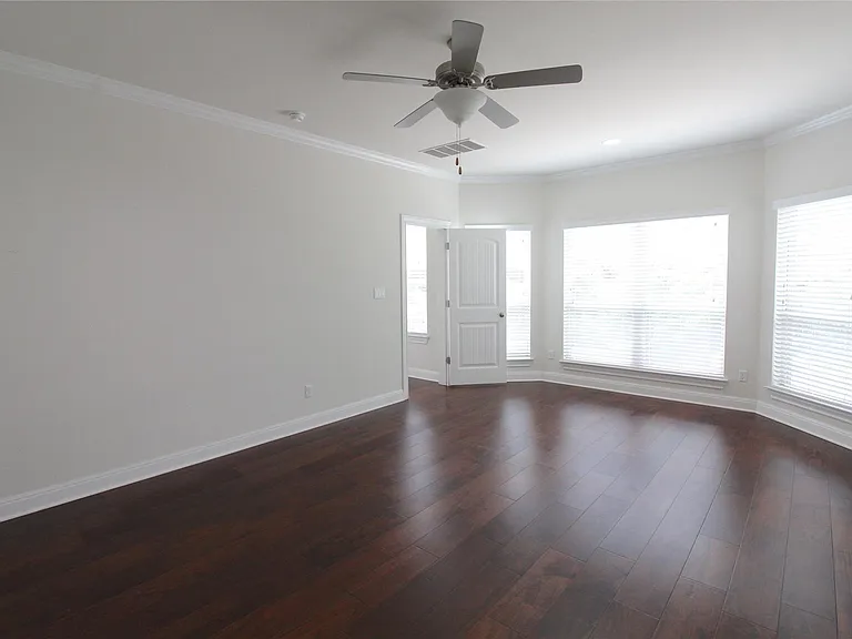 5800 Viejo Dr — Photo 11