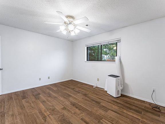 5th image of 2518 W Dogwood St