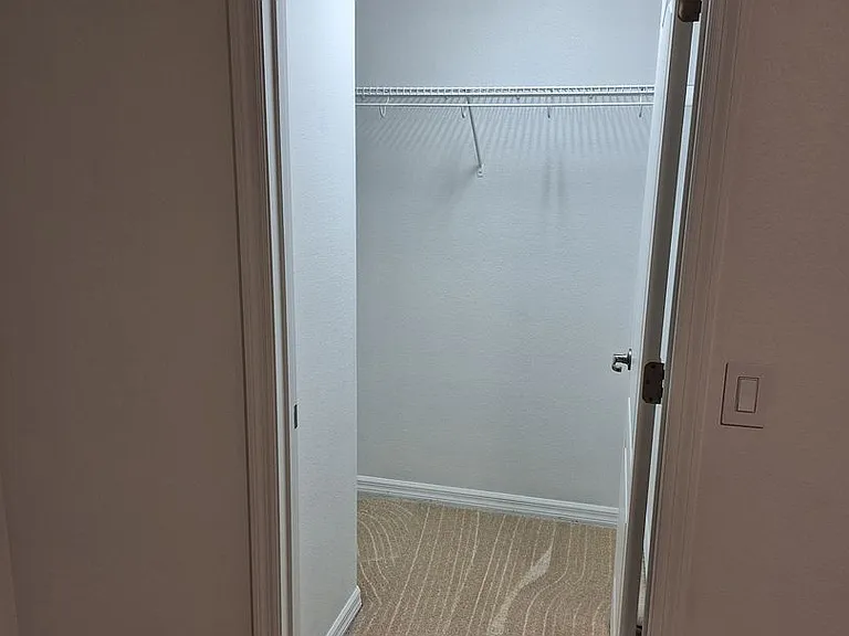 1017 Priory Cir — Photo 30