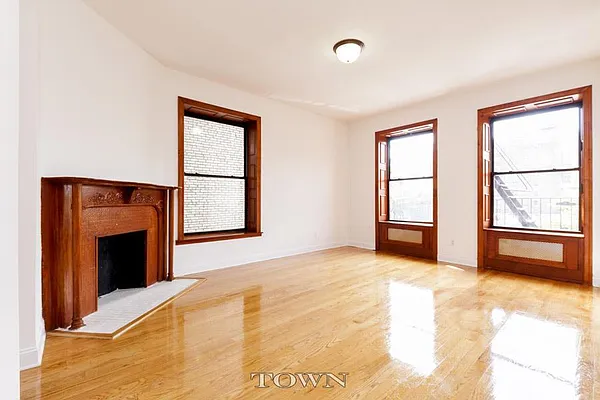 Rented by Town Residential | media 9