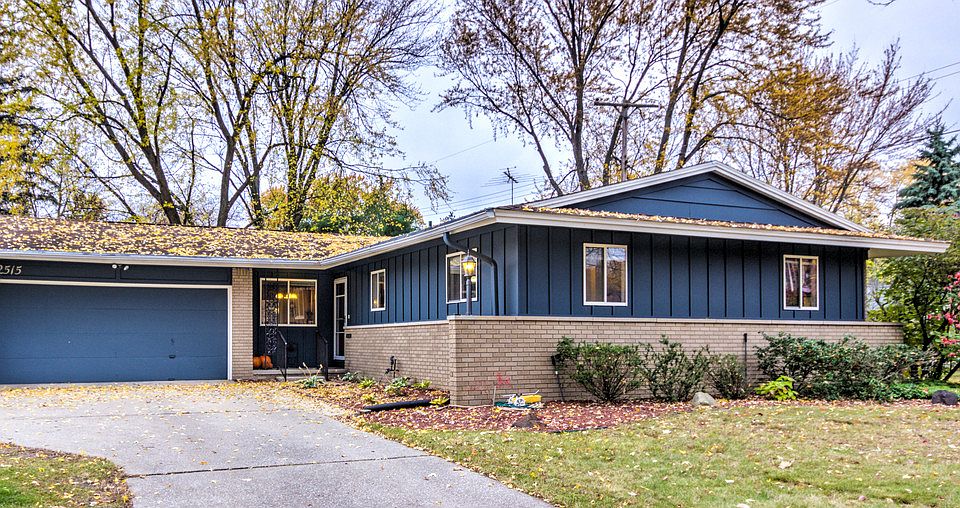 Classic Updated Ranch in a Great Location! It's just what you've been waiting foran updated home with character!  Many updates include new flooring in the foyer, kitchen and living room.  The kitchen features new stainless appliances, tile backsplash, a breakfast bar, and large informal breakfast area.  Spacious living room features new laminate flooring, wood-burning fireplace, and a large sliding door to the refinished screened porch and patio. The bedrooms are all sizable and include loads of built-in storage! There are 2 full baths on the main level, both with updated tile, lighting and vanity. Fresh paint and updated decor throughout! The basement is partially finished with a large family room/laundry area, plus workshop/storage room. The 2.5 car attached garage is big enough for 2 large vehicles plus room for storage in the back.  All located on a quiet cul-de-sac and backing to a city park. Chestnut Hill schools!