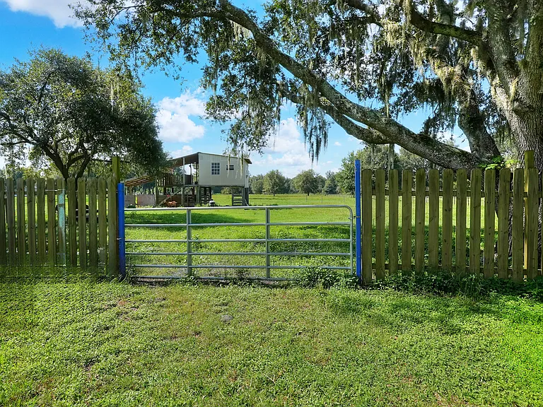 12552 Farmettes Rd — Photo 12