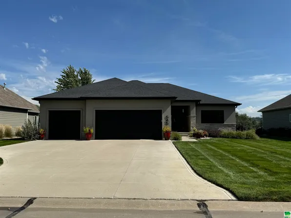 545 E Pinehurst Trl, Dakota Dunes, SD 57049