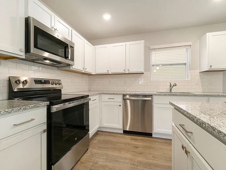586 Orchard Ave — Photo 4