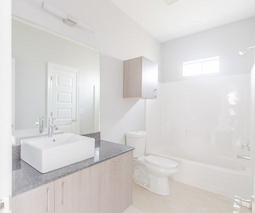 5th image of 2703 Larkspur Ave APT 1