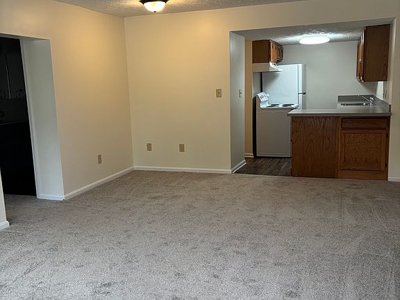 3rd image of 638 Tallmadge Rd