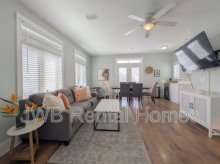 361 Ahern St — Photo 6
