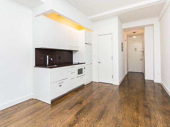 3rd image of 212 W 91st St APT 233