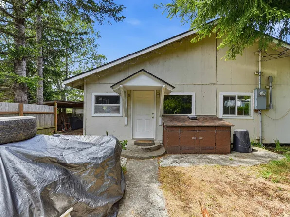 64426 Penny Rd, Coos Bay, OR 97420