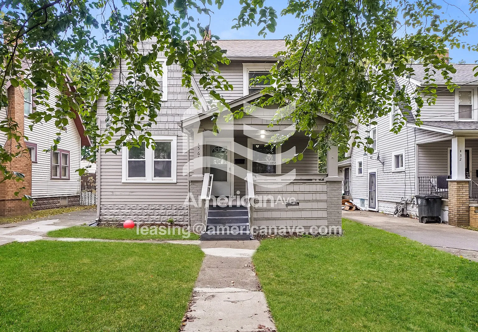 3 bed, 1.0 bath, 1245 sqft, $1,097 — Photo 1