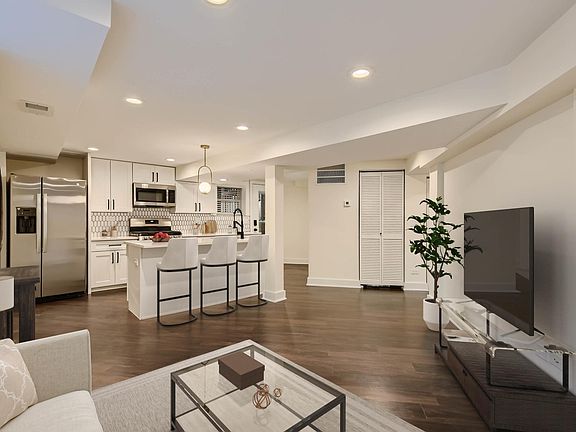 4th image of 1429 W Ardmore Ave #G