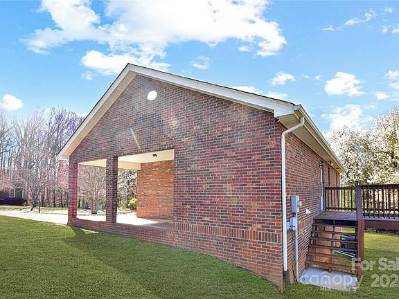 2nd image of 925 Kearney Dr