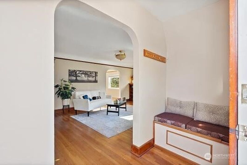4th image of 1600 27th Avenue