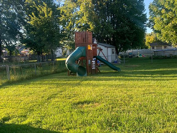 3rd image of 6261 Wynmoor Dr