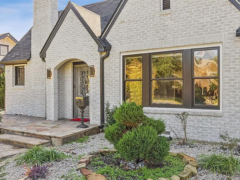 5210 Ridgedale Ave — Photo 2