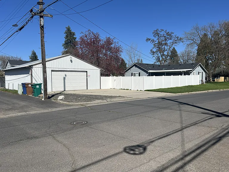 6103 N Stevens St — Photo 3