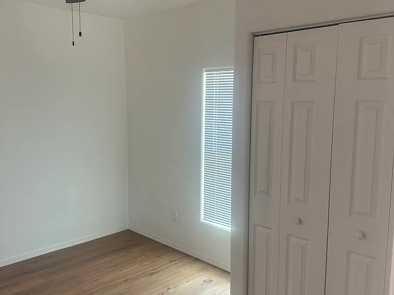 2221 W 1st St — Photo 16