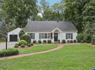 516 Sherwood Rd, Ho Ho Kus, NJ 07423