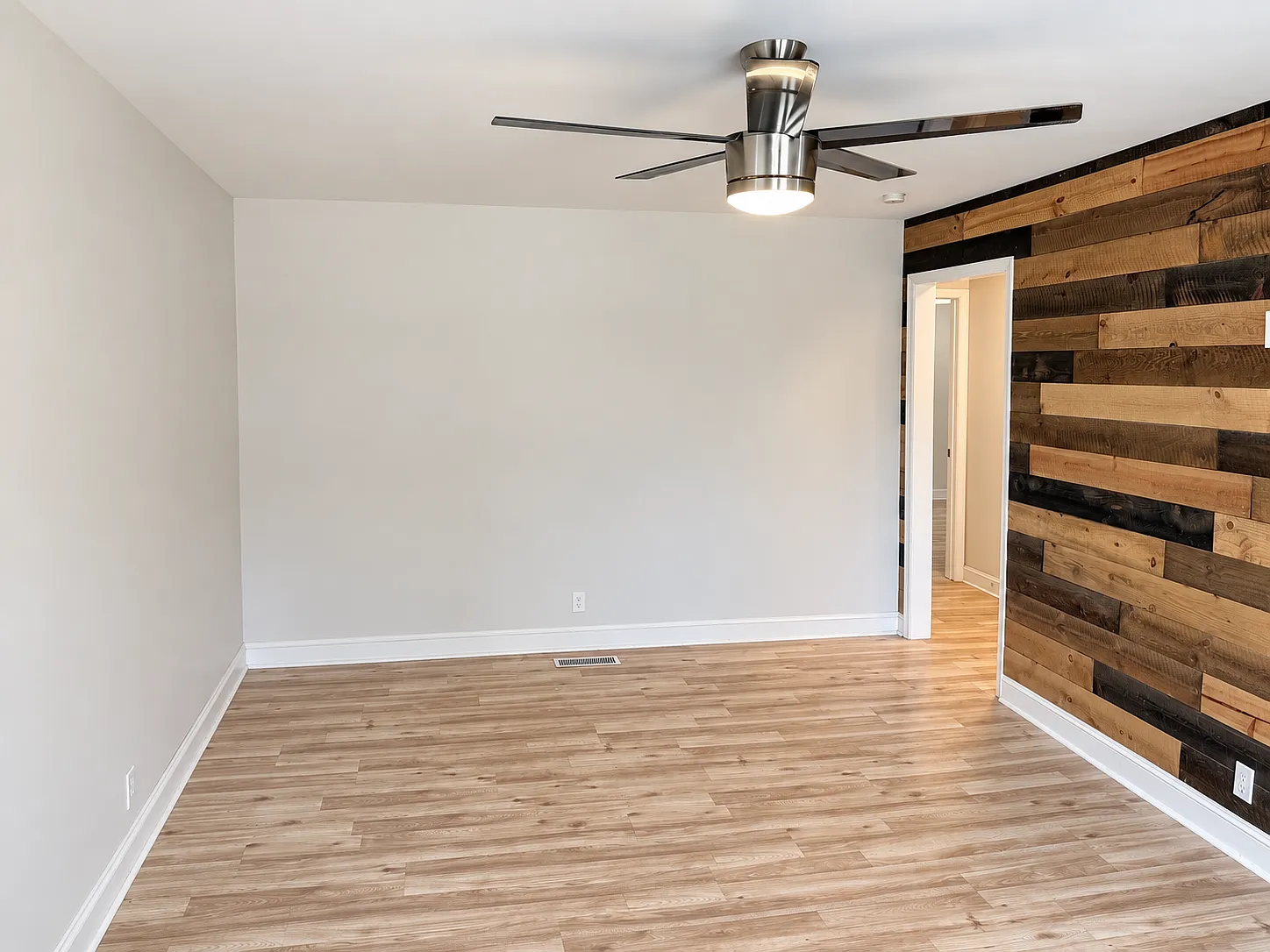 2 bed, 830 sqft, $1,600 — Photo 3