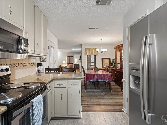 4th image of 7521 Tippin Ave