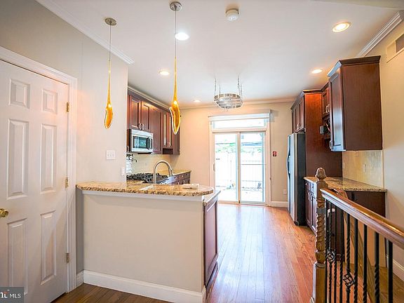 2nd image of 2119 Montrose St