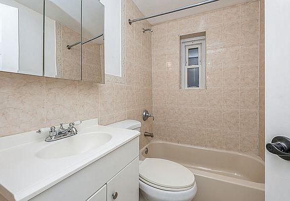 5th image of 124 Van Cortlandt Ave W #1F