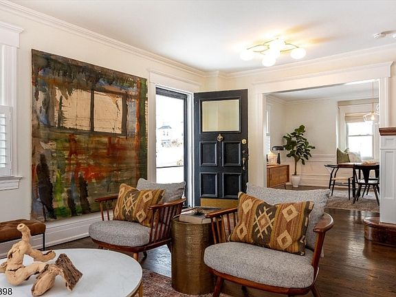 4th image of 25 Ridgewood Ter