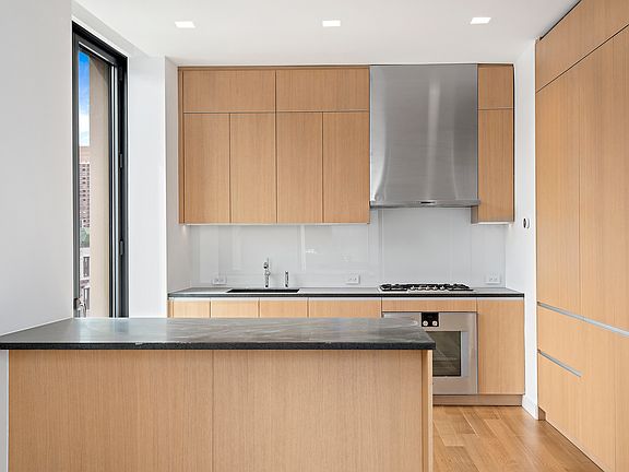 4th image of 21 E 12th St APT 15A
