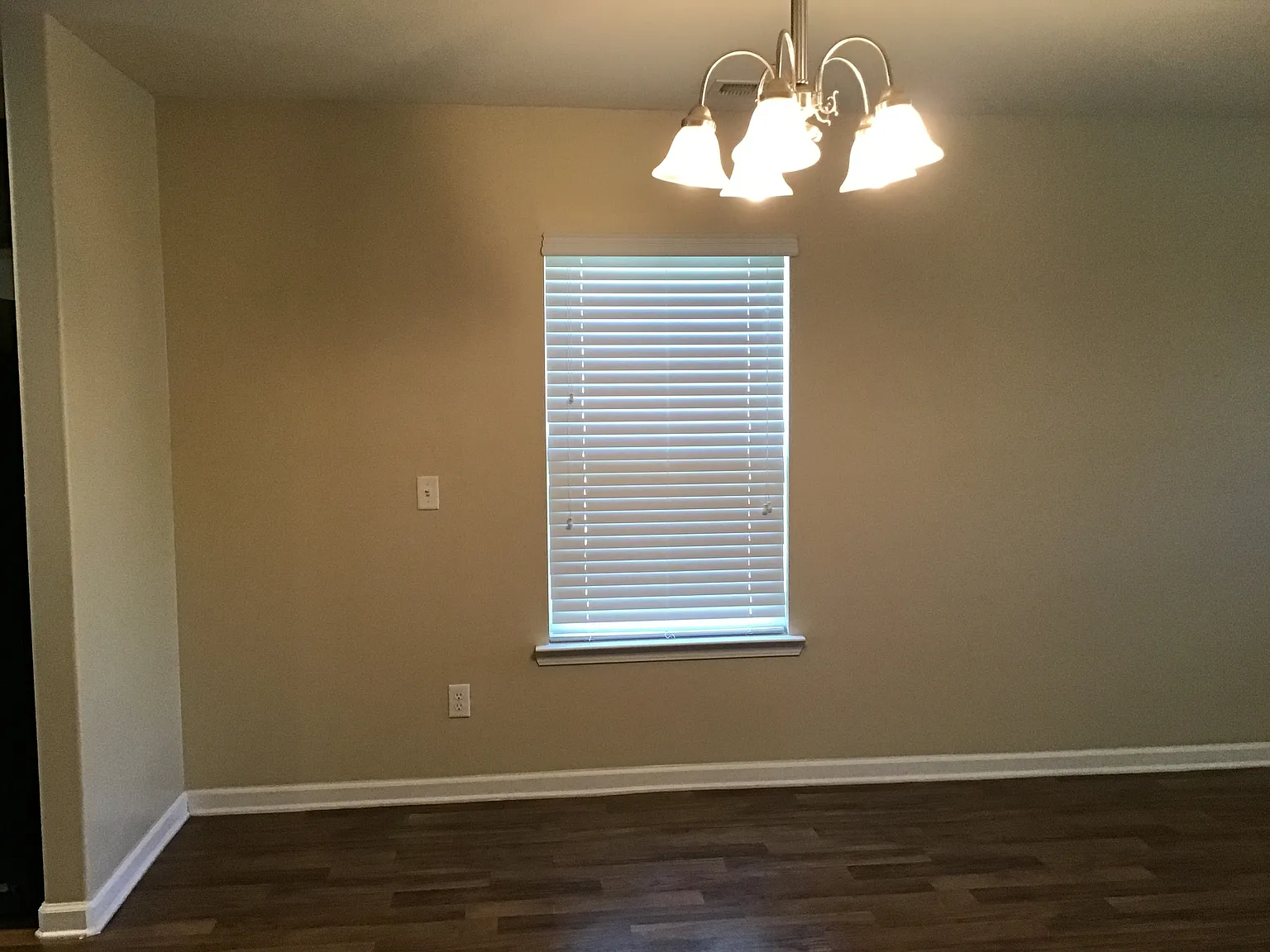4 bed, 2.5 bath, 1924 sqft, $2,315 — Photo 4