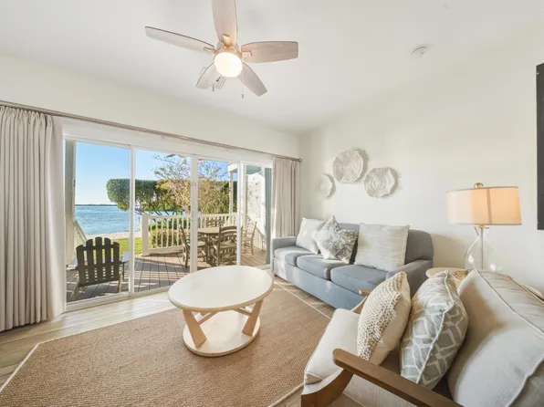 5106 Sunset Village Dr, Duck Key, FL 33050