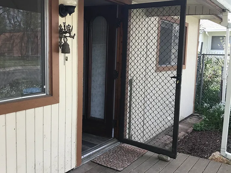 1170 Elma St — Photo 1