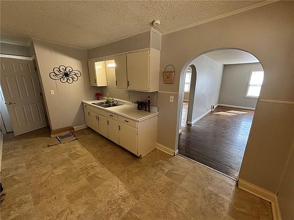 4th image of 3101 S Sterling Ave